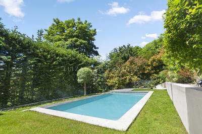 Propriété - 424 m² - 12 pièces