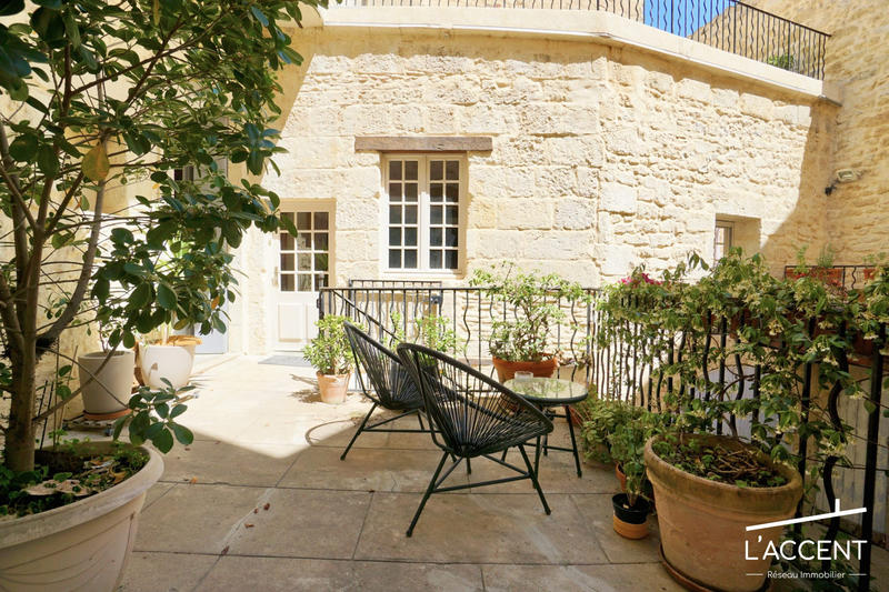 Maison - 437 m² - 14 pièces