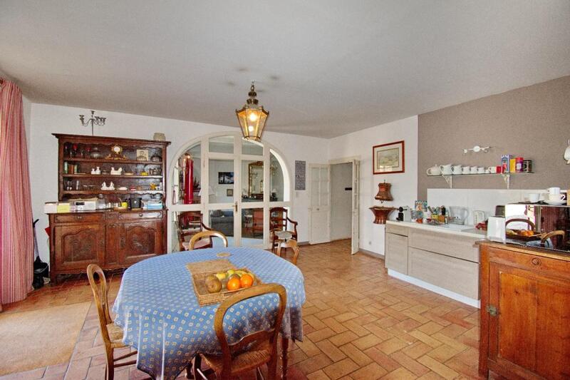 Maison - 780 m² - 24 pièces