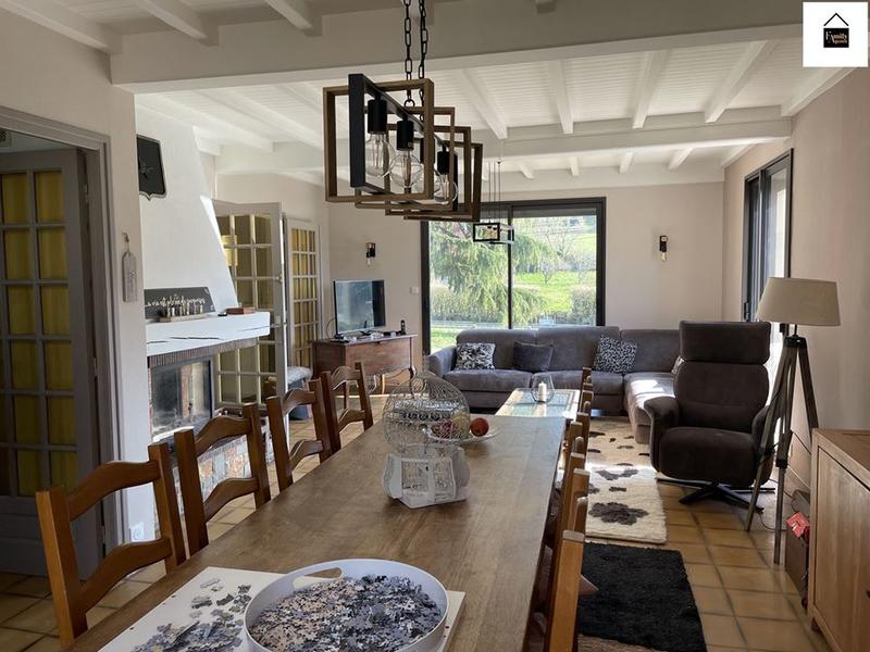 Maison - 168 m² - 8 pièces