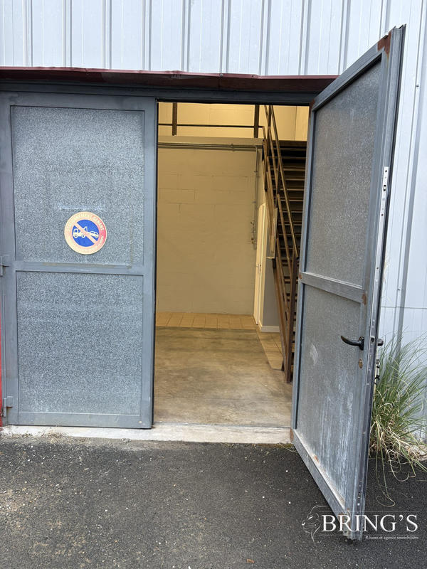 Entrepôt - 140 m²