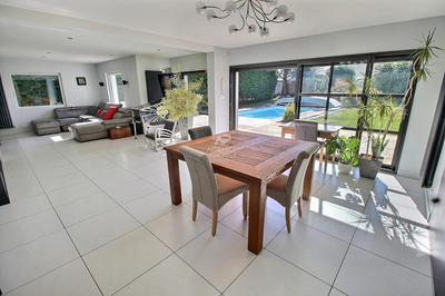 Maison - 184 m² - 8 pièces