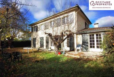 Villa - 170 m² - 9 pièces