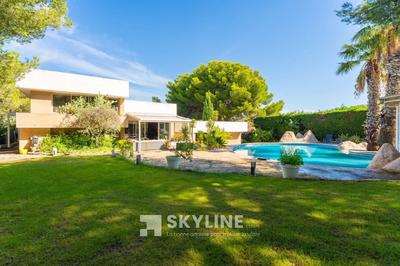 Maison - 320 m² - 8 pièces