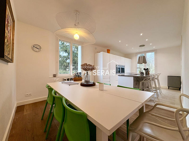 Maison - 202 m² - 9 pièces