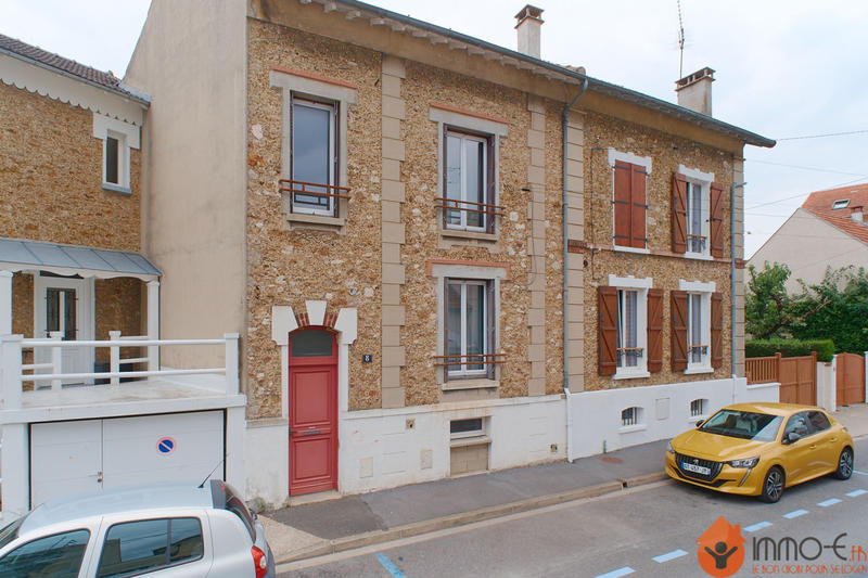 Maison - 96 m² - 5 pièces