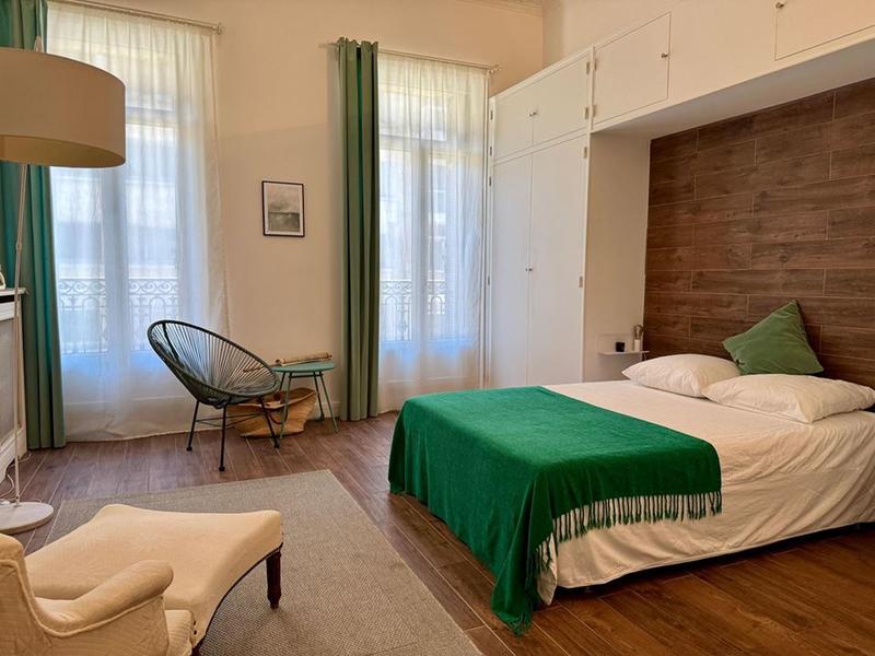 Appartement - 252 m² - 6 pièces