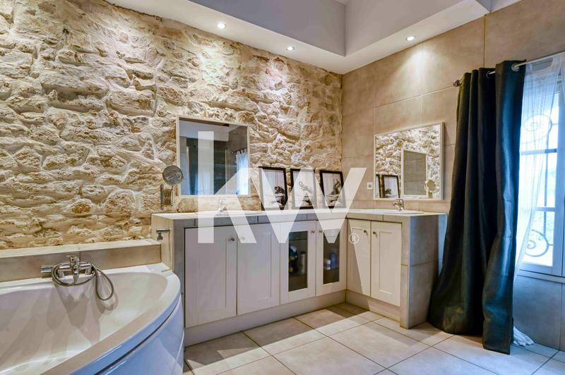 Maison - 166 m² - 6 pièces