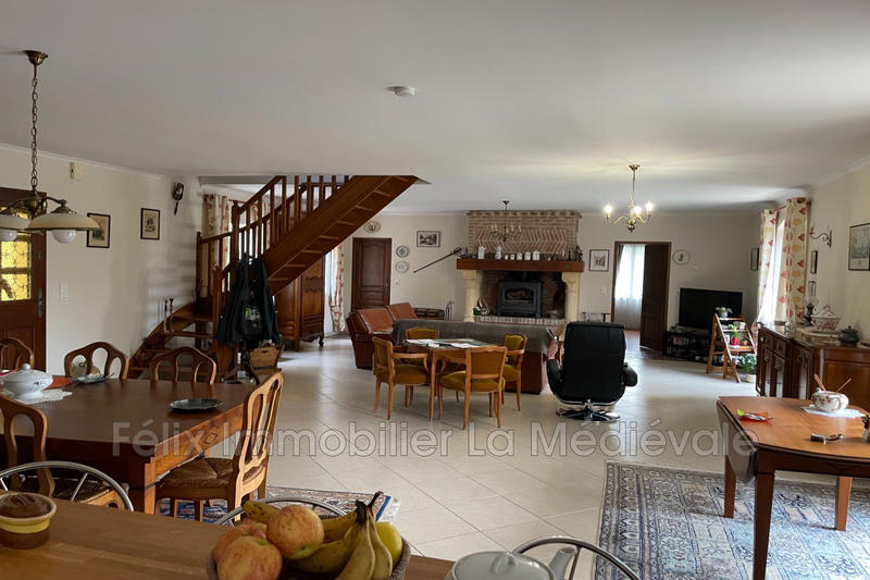 Maison - 201 m² - 5 pièces