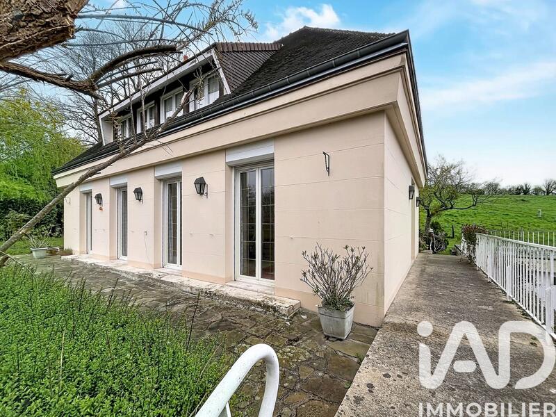 Maison - 203 m² - 7 pièces