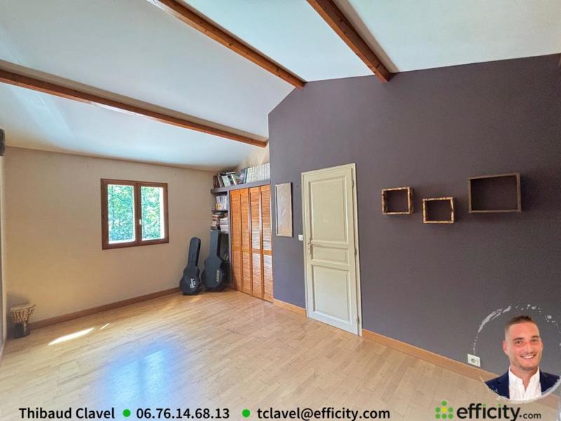 Maison - 215 m² - 8 pièces