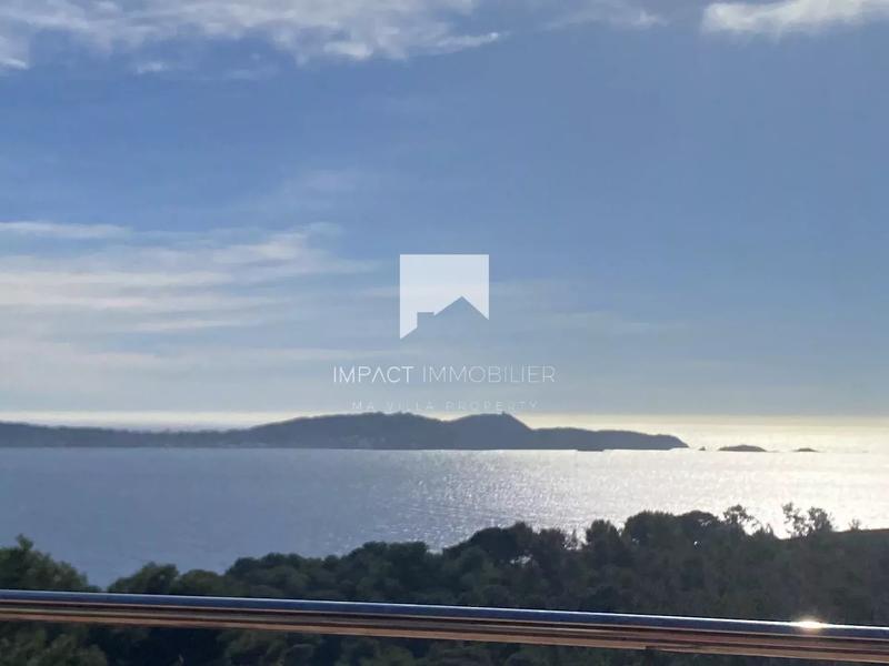 Maison - 241 m² - 6 pièces