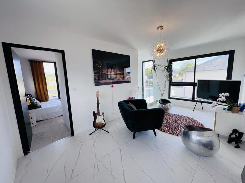 Maison - 201 m² - 8 pièces