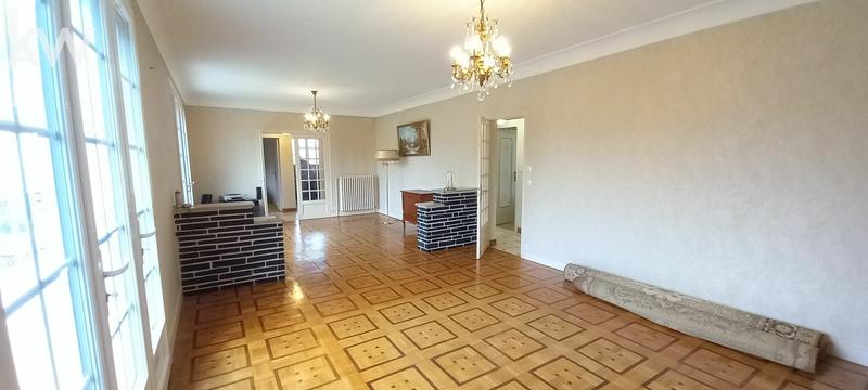 Maison traditionnelle - 229 m² - 8 pièces