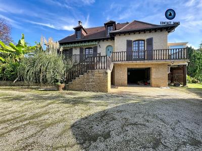 Maison traditionnelle - 190 m² - 6 pièces