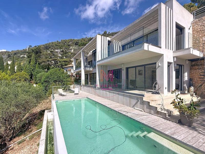 Maison - 216 m² - 6 pièces