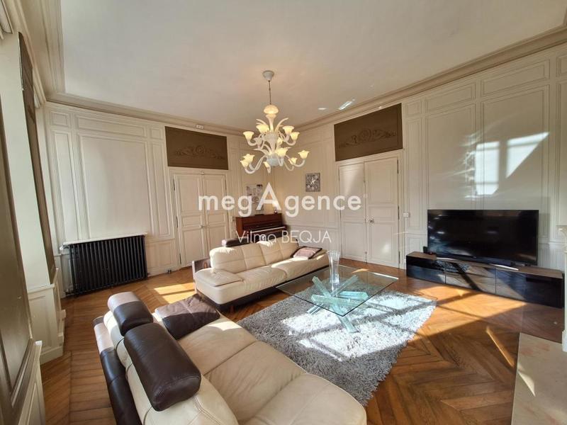 Maison - 285 m² - 8 pièces