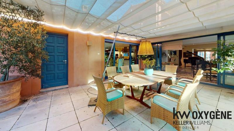 Propriété - 980 m²