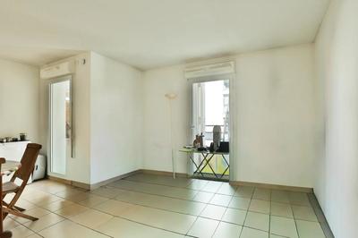 Studio - 30 m² - 1 pièce