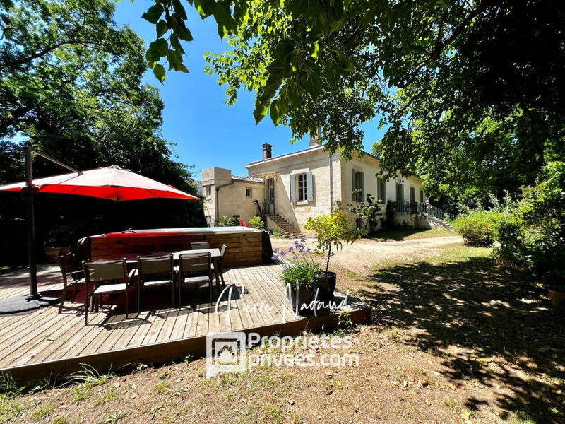 Maison - 230 m² - 9 pièces