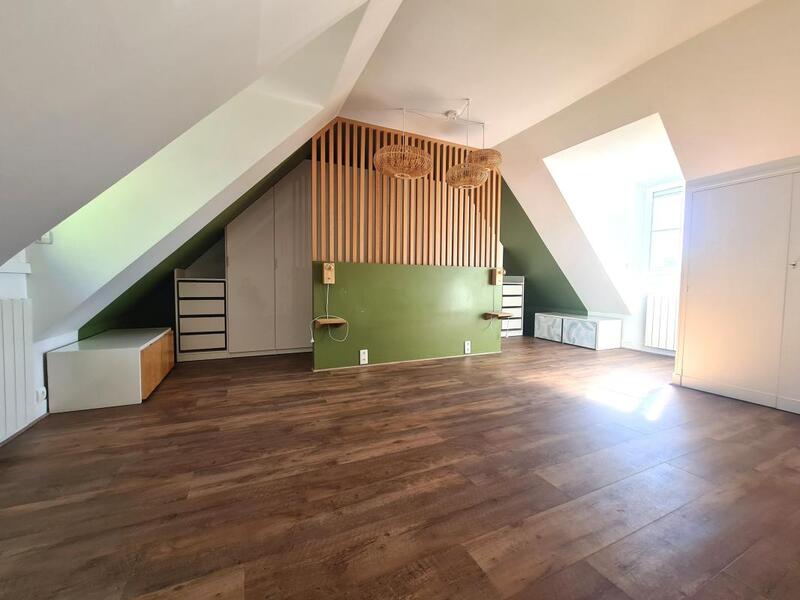 Maison - 879 m² - 5 pièces