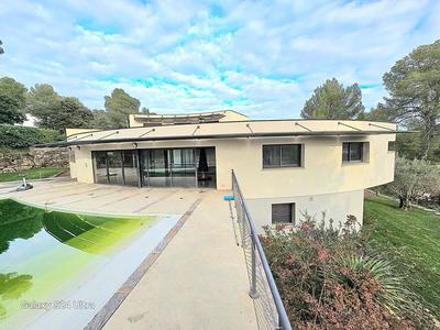 Villa - 394 m² - 11 pièces