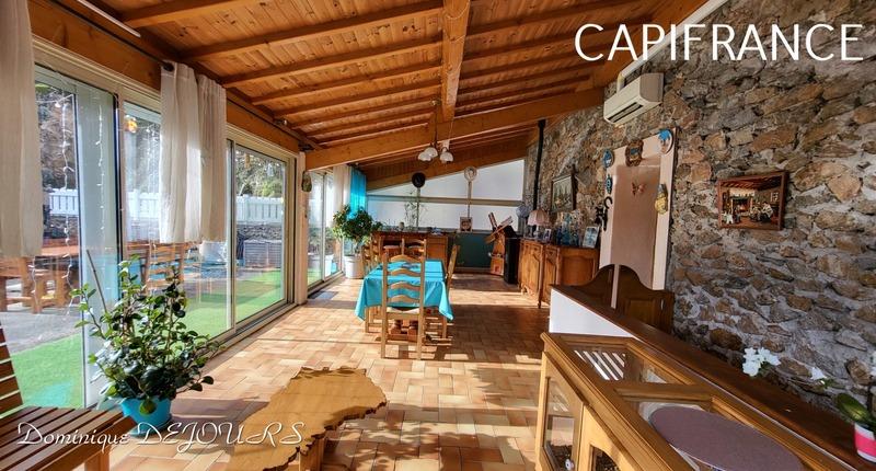 Maison - 209 m² - 8 pièces