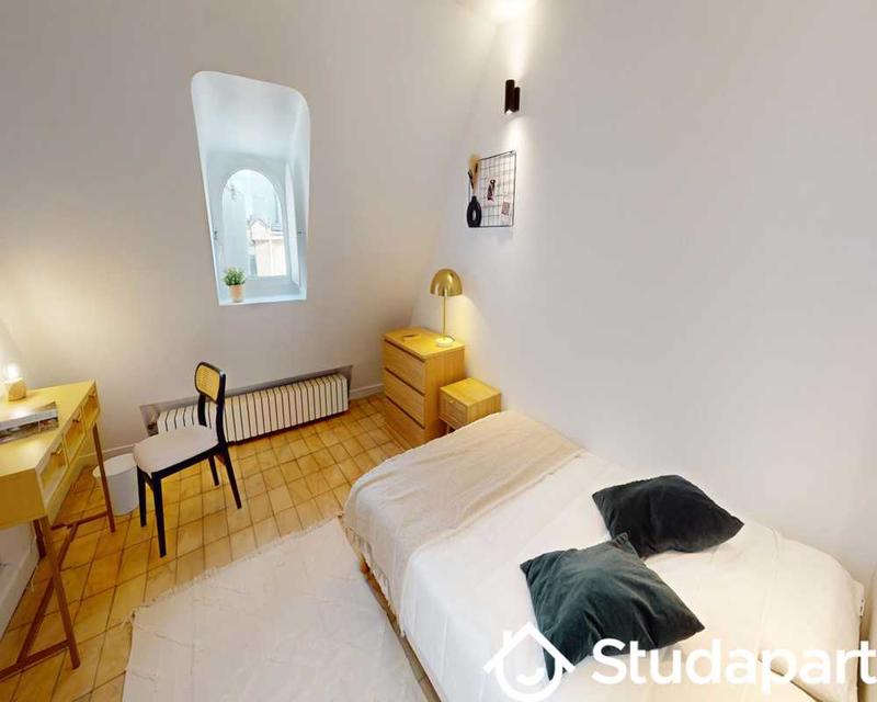 Chambre - 150 m² - 1 pièce