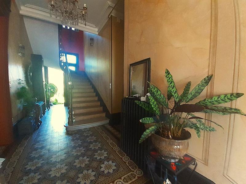 Maison - 240 m² - 10 pièces