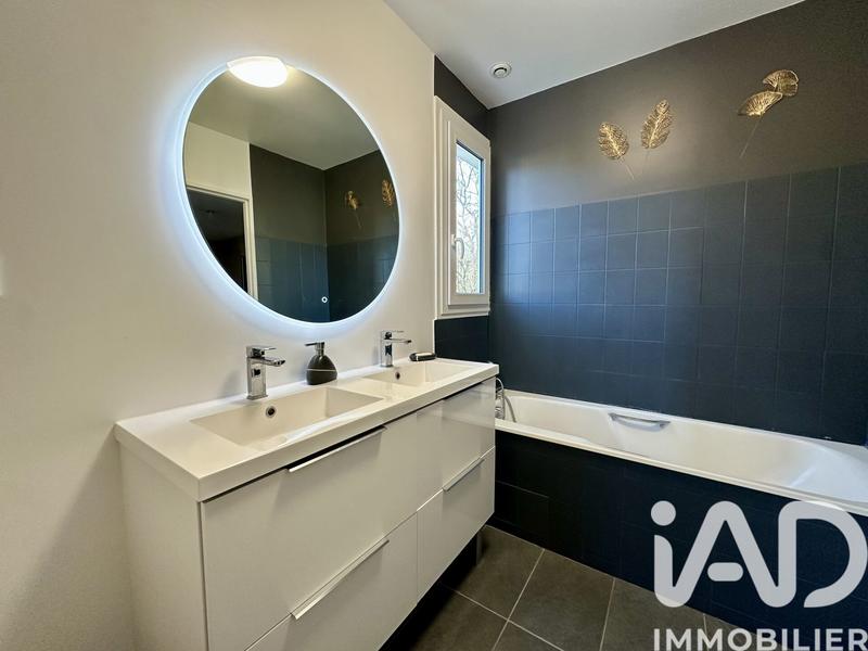 Maison - 180 m² - 8 pièces