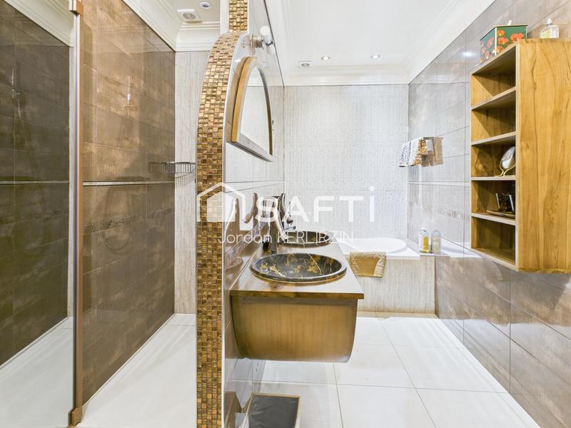 Maison - 380 m² - 13 pièces