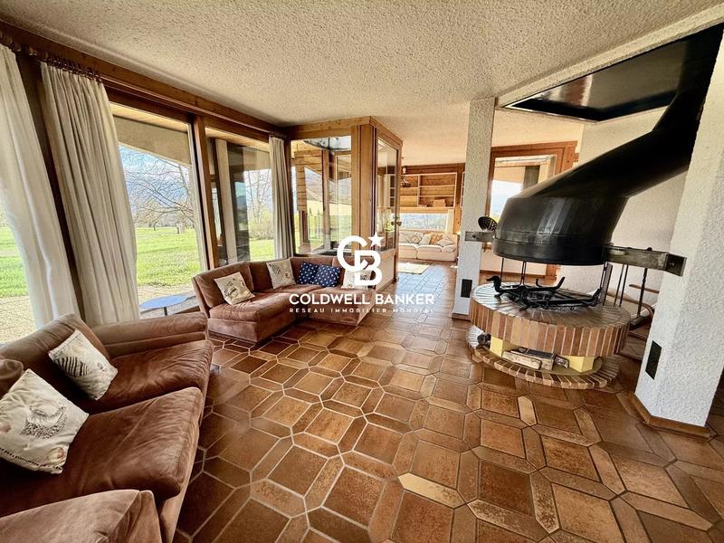 Maison - 250 m² - 7 pièces