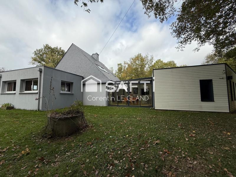 Maison - 230 m² - 8 pièces