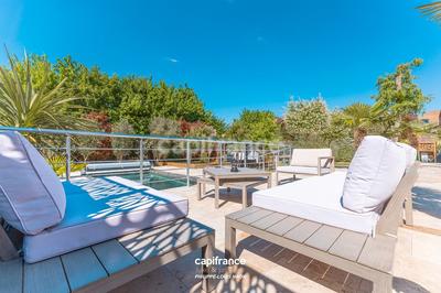 Maison - 260 m² - 8 pièces