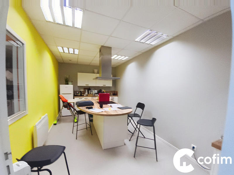 Local d'activités - 242 m² - 8 pièces