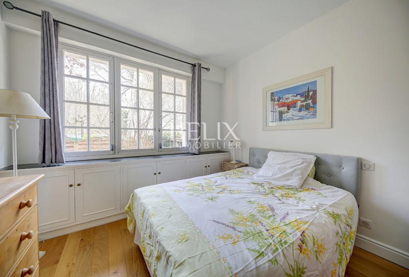 Maison - 250 m² - 8 pièces