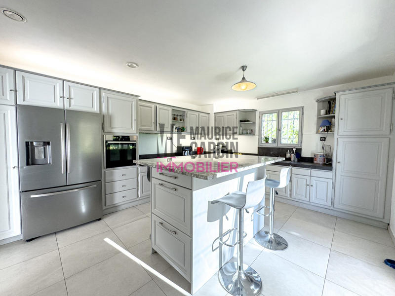 Maison - 213 m² - 7 pièces