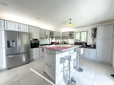 Maison - 213 m² - 7 pièces