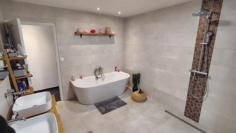 Maison - 202 m² - 8 pièces