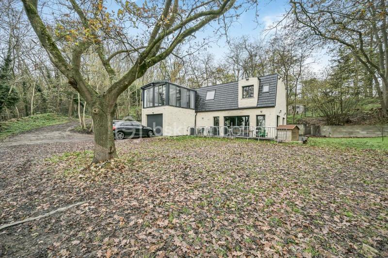 Villa - 185 m² - 10 pièces