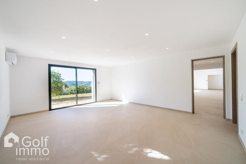 Maison - 300 m² - 8 pièces