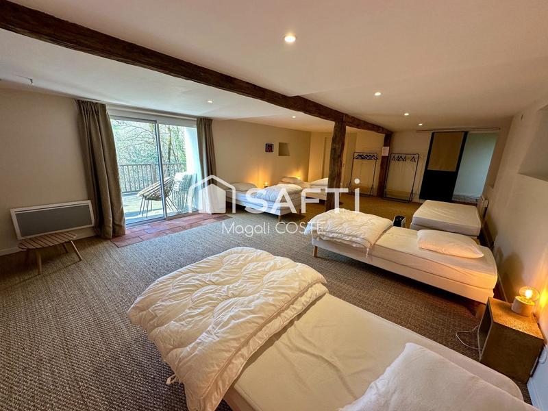 Maison - 440 m² - 12 pièces