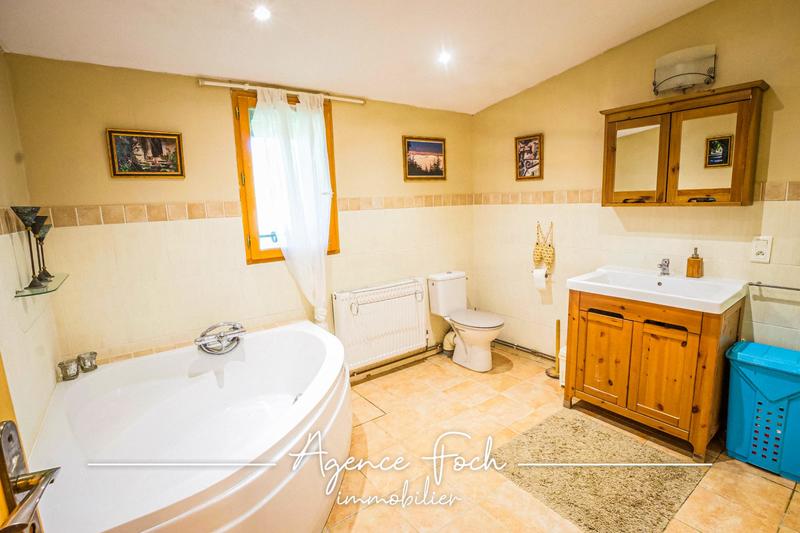 Maison traditionnelle - 190 m² - 6 pièces