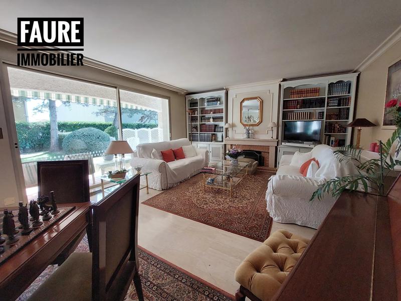 Villa - 270 m² - 10 pièces