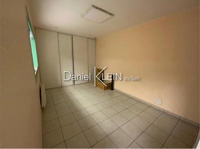 Bureau - 68 m² - 5 pièces