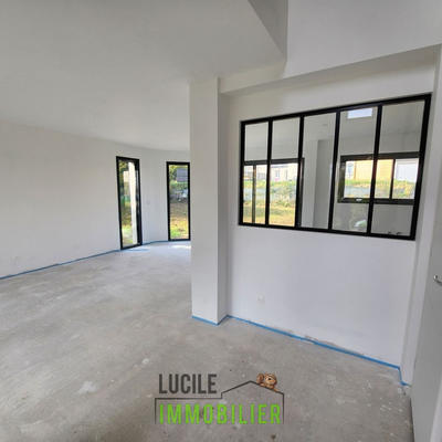 Maison - 110 m² - 4 pièces