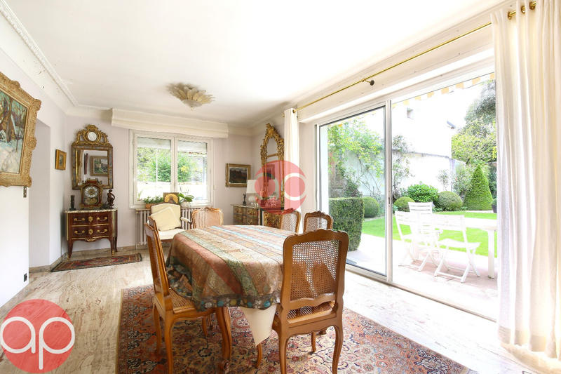 Maison - 264 m² - 10 pièces