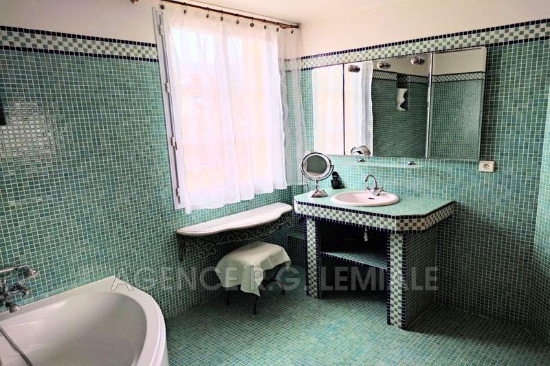 Maison - 331 m² - 10 pièces