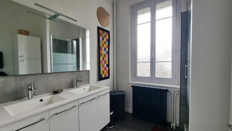 Maison - 186 m² - 8 pièces