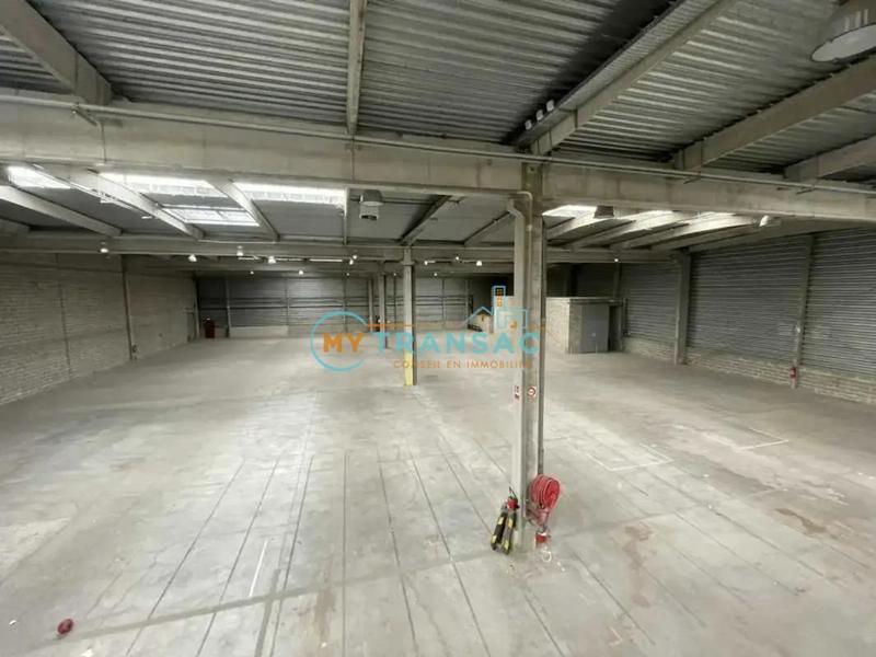 Entrepôt - 4 990 m²